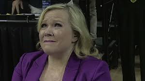 Cancer survivor Holly Rowe brought to tears by Stand Up To Cancer moment