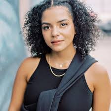 Elaine Denney's Instagram, Twitter & Facebook