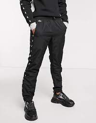 Conçu entièrement en polyester, vous serez agréablement supris par la souplesse et la l&. Lacoste Pantalon De Jogging Avec Bandes Griffees Noir Asos