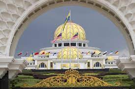 The cheapest way to get from pahang to kuala lumpur costs only rm 35, and the quickest way takes just 2¾ hours. Malaysia Ein Neuer Konig Alle Funf Jahre