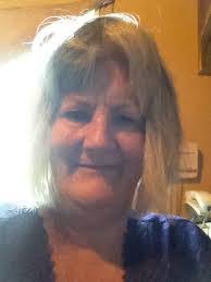 Julia Pew's Instagram, Twitter & Facebook