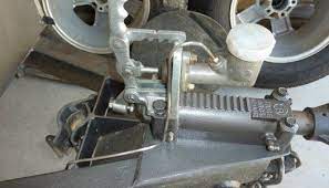 Boat Trailer Brakes Are Available In Hydraulic Surge Brake Or Electric Over Hydraulic Which Will Operate Trailer Disc B Boat Trailer Trailers For Sale Brakes