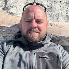 What is the strange cloud structure in the astronomical twilight photograph?