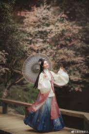 出镜的兄弟姐妹 葵花花花儿 荣小兔头 鹿荼白摄影 薄荷白妆造 简槐monokeros 出品 血盟工作室一些大图 网易一梦江湖和 瞳莞汉服的联动款汉服