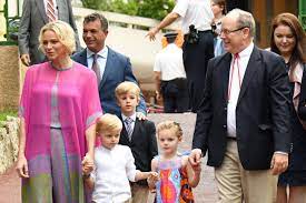 In die rolle der fürstin von monaco musste charlène erst hineinwachsen. Furstin Charlene Susses Foto Zum Schulstart Ihrer Zwillinge Gala De