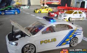 Saya juga meminati ken block yang juga pakar dalam pemanduan kereta. 2010 Proton Inspira R C Drift Challenge
