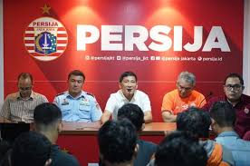Sementara persib baru satu kali meraup angka penuh dalam enam laga yang sudah dijalani. Tiket Online Persija Jakarta Vs Persib Bandung Sudah Mulai Dijual Bolasport Com