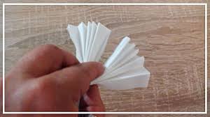 Napkin folding christmas tree how to fold napkins for christmas. Servietten Falten Engel Tischdeko Servietten Falten