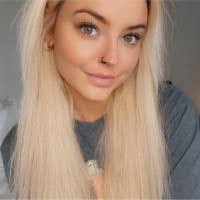 Courtney Pegram's Instagram, Twitter & Facebook