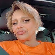 Dana Yeary's Instagram, Twitter & Facebook