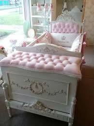 Love This Pink Tufted Crib And Changing Table Bebek Odasi Kiz Bebek Yatak Ortuleri Kiz Odalari