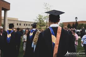 Frasi Di Auguri Per La Laurea Di Un Figlio O Nipote Aforisticamente