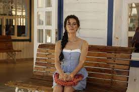 Femeie în înfruntarea destinului spune povestea emoționantă a unei femei ce luptă pentru supraviețuire. Serialul Femeie In Infruntarea Destinului Are Premiera In AceastÄƒ SearÄƒ La Antena 1 ActriÈ›a PrincipalÄƒ Am Cunoscut Foarte Multe Femei Puternice In ViaÈ›a Mea Antena 1