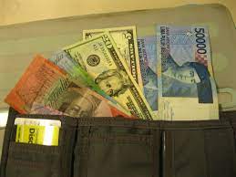 Ich bin blank hab kein geld mehr auf der bank brauche cash in meiner hand ohne kohle kann ich mir nichts mehr holen. Wenn Du Im Ausland Ohne Geld Dastehst Pink Compass