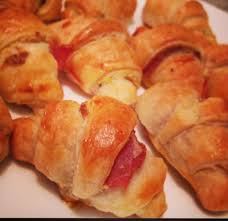 Recette Mini Croissants Au Saumon Fume Philadelphia Et Ciboulette En Video Recette Saumon Fume Mini Croissant Mini Croissant Apero