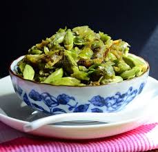 Hidangan ini agak sedap bersantan, pedas dan rasa lemak. Sambal Hijau Sama Petai Dapur Tanpa Sempadan