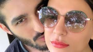 Former beauty queen sushmita sen was spotted shooting in kolkata. Sushmita Sen Rohman Shawl Put Breakup Rumours To Rest Make An Appearance Ahead Of Valentine S Day