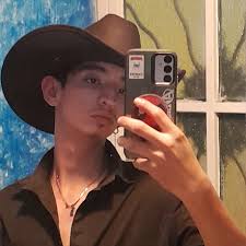 Adrian Trigo en personas