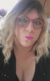 Je suis enfin heureuse": Tonya, femme transgenre mariée et mère de 7  enfants, raconte sa transition