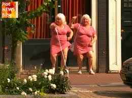 Juli 2020 haben männer in österreich bereits so viel pension ausbezahlt bekommen, wie frauen zum jahresende erhalten werden. Hollands Alteste Prostituierte Gehen Mit 70 In Pension
