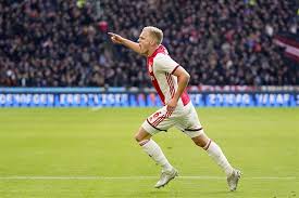 Donny van de beek of ajax celebrates with the trophy following the dutch toto knvb cup final between willem ii and ajax at de kuip on may 05, 2019 in. Donny Van De Beek Verkast Naar Real Madrid Ajax1 Nl