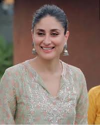 Listen to kareena kapoor khan latest movie songs. Kareena Kapoor Wiki Age Family Son Husband Movies Breezemasti