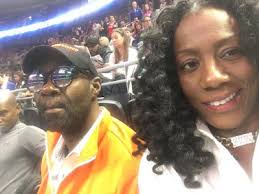 I'm giving my husband my kidney. Pray for us!" Woman announces as she goes  in for surgery