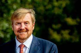 De koning heeft een baard volgt commissaris arno brok omrop. Bas Stuurt Baardolie Naar Willem Alexander En Krijgt Koninklijke Reactie Show Ad Nl