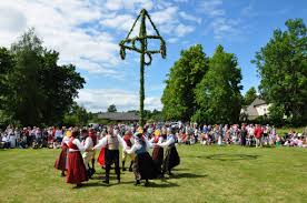 I dagens avsnitt får ni ta del av hur våra planer inför midsommar ser ut! Midsommarfirande 2018 Valkommen Kungsangens Folkdansgille