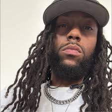 I'm not watching the superbowl cause I'm a certified boycotter but I liked  the clips of the halftime performance that I saw. What was wrong with it?  He had Samuel Jackson as