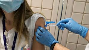 Las vacunas de vectores recombinantes (vacunas basadas en plataforma) actúan como una infección natural, por lo que son especialmente buenas en enseñarle al sistema inmunitario cómo combatir los gérmenes. Cuantas Vacunas Contra El Coronavirus Se Han Puesto En Cada Comunidad Autonoma Onda Cero Radio