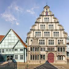 Unser denkmalgeschütztes haus liegt in lemgos größtem und schönsten stadtteil brake. Hexenburgermeisterhaus