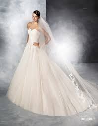 Verdrehen sie köpfe, gewinnen sie herzen und fühlen sie sich in unseren brautkleidern fabelhaft. White One Brautkleider Hochzeitkleider Brautmode Diamore