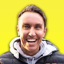 Steven Moir's Instagram, Twitter & Facebook