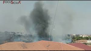 Pare che le fiamme abbiano attecchito alcune sterpaglie in una zona compresa tra la via coviello e la via carrubella. Mkvoasqeiqmxgm