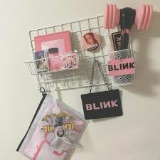 Elige entre una selección de nuestro top 25 enjuegos kpop online. Pin By Tracy On ä¸œè¥¿ Kpop Stuff Army Room Decor Kpop Diy Cool Rooms