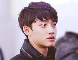 Memiliki bentuk di bagian atas seperti ekor burung, mirip model mohawk, tapi yang model ini lebih halus atau dibagian paling bawah sangat tipis hampir pelontos, sedangkan diatasnya menyisakan sedikit rambut dengan pendek beberapa milimeter. 18 Model Rambut Pria Korea Terlengkap 2021 Wajib Lo Coba Gatsby Indonesia