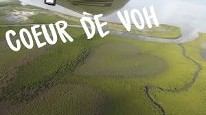 Survol du Coeur de Voh - YouTube