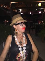 Die geissens, heute ab 20:15 uhr bei rtlzwei. Carmen Geiss Und Ihre Schlauchbootlippen Wie Ihre Fans Auf Fake Lippen Reinfielen Stern De