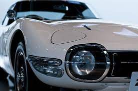 トヨタ博物館で2000gtに座る トヨタ2000gt トヨタ アストンマーチン ヴァンキッシュ