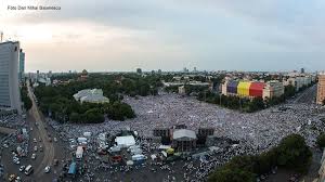 Nu e pentru susținerea premierului viorica dăncilă și nici pentru familia tradițională. Circa 200 000 De ManifestanÈi AduÈi La Mitingul Psd Dragnea A Promis Victoria FinalÄ In Lupta Pentru Libertate Cu Statul Paralel Reprezentat De Kovesi Si Generalii Sri