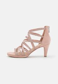 Vu et revu sur les sublimes boots signées isabel marant, le petit talon en forme de cône s'incruste partout. Soldes Sandale Talon Rose Poudre En Stock