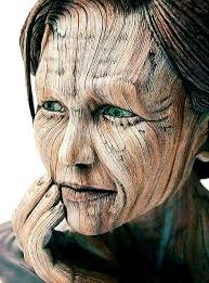 A beautiful wood carving by Christopher David White. The incredible world  of Arts! 😍