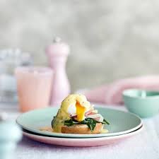 Comment Faire Un œuf Poche Au Micro Ondes Elle A Table Faire Des Oeufs Poches Oeuf Poche Cuisine Basique