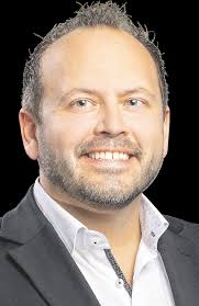 Tennis Club für Outdoor-Saison im Einsatz Ein besonderer Mensch