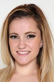 Holly Travis's Instagram, Twitter & Facebook