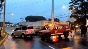 Ciudad de guatemala , zona 10 , guatemala , guatemala. Colision De 5 Carros En Periferico Zona 11 Deja Un Muerto Y Carros Incendiados