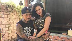 Nora alexandra disarankan untuk ceraikan jerinx, ini tanggapannya! Jerinx Penuhi Panggilan Polisi Nora Alexandra Serukan Savejrxsid