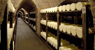 Caves De Roquefort Societe Aveyron Http Www Entrepriseetdecouverte Fr Fr Visite Index D799d94e 83ff 4eef 8dc5 22f0afd1721e Queso Cheese Cheese Roquefort