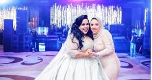تحدثت الفنانة شيماء سيف عن كواليس ارتباطها بزوجها المنتج محمد كارتر، قائلة أن علاقتهما بدأت كعلاقة أخوة ولم تكن تتخيل أن يتطور الأمر إلى الارتباط. Ù‡ÙƒØ°Ø§ Ù‡Ù†Ø£Øª Ø´ÙŠÙ…Ø§Ø¡ Ø³ÙŠÙ Ø´Ù‚ÙŠÙ‚ØªÙ‡Ø§ Ø¨Ø¹ÙŠØ¯ Ù…ÙŠÙ„Ø§Ø¯Ù‡Ø§ Ø§Ù„ÙŠÙˆÙ… Ø§Ù„Ø³Ø§Ø¨Ø¹